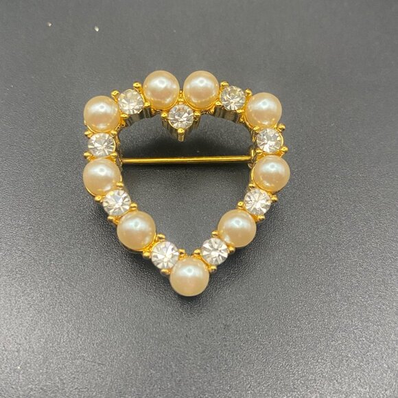 Vintage Marvella Heart Brooch Gold Tone Faux Pearl Rhinestone Pin Original Box - Picture 5 of 7